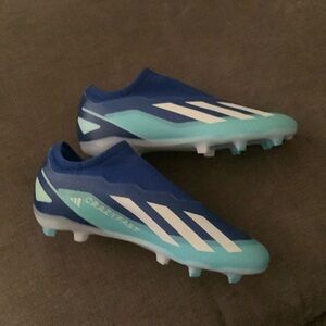 Soccer kids shoes size 5